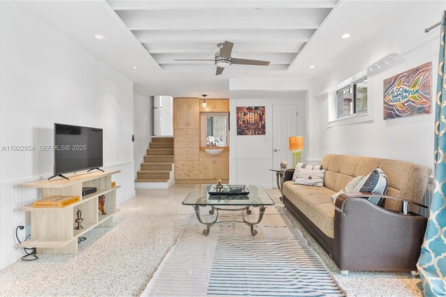 Building Photo - 1361 NE 104th St