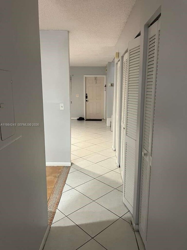 Building Photo - 9787 Riverside Dr