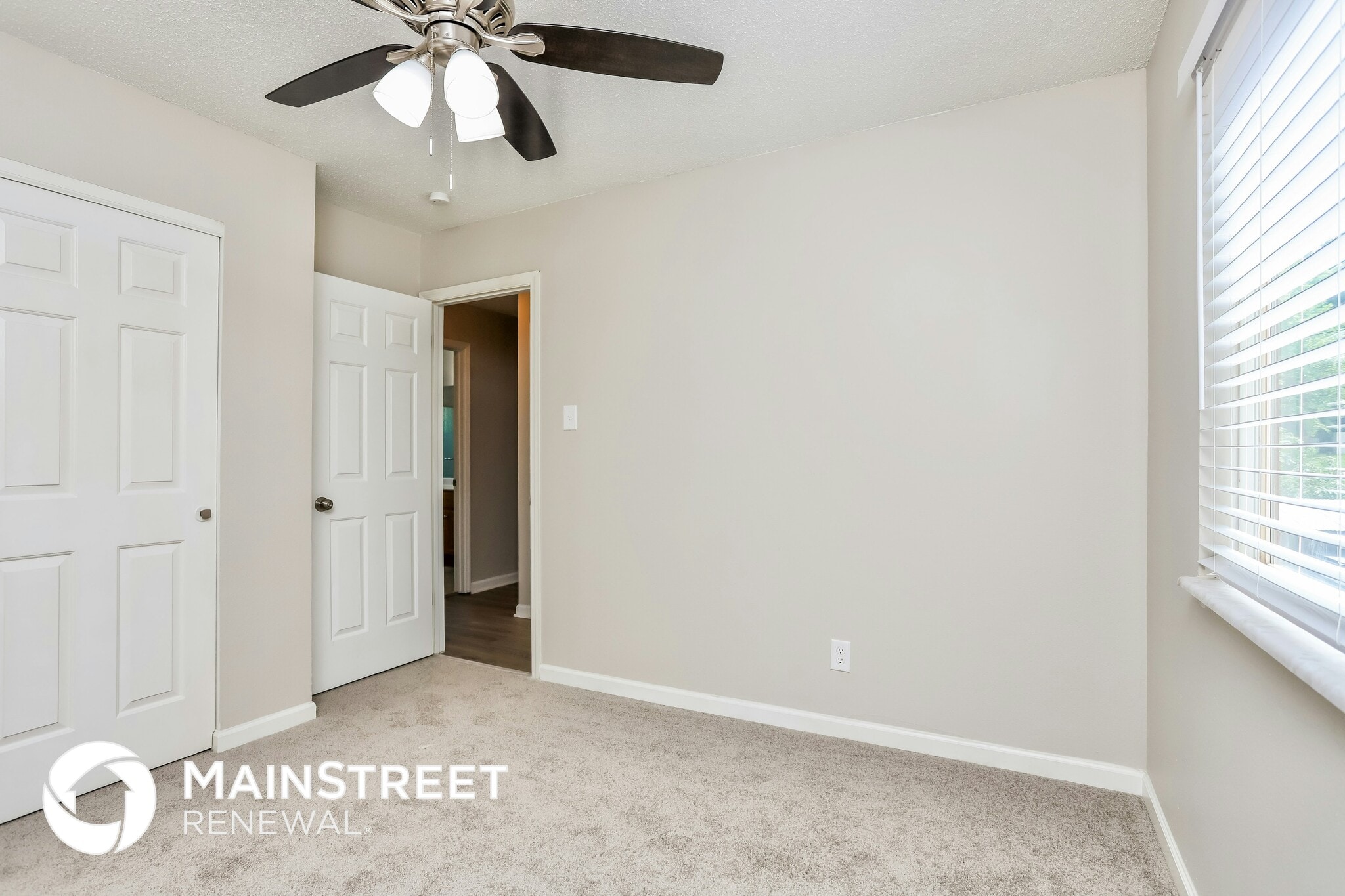 Building Photo - 1133 Treetop Village Dr