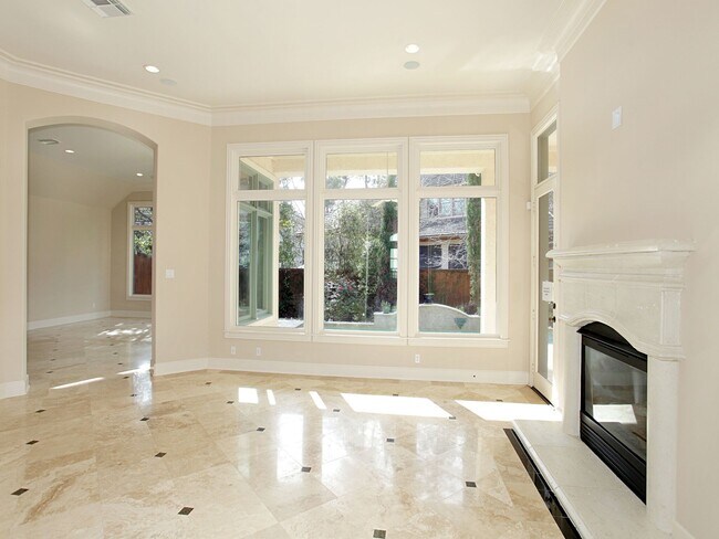 Building Photo - 15 Serenade Pines Pl