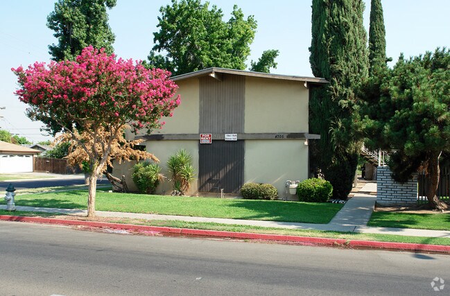 Primary Photo - 4705 E McKinley Ave