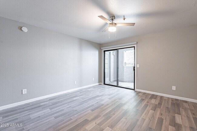 Building Photo - 2025 E Campbell Ave