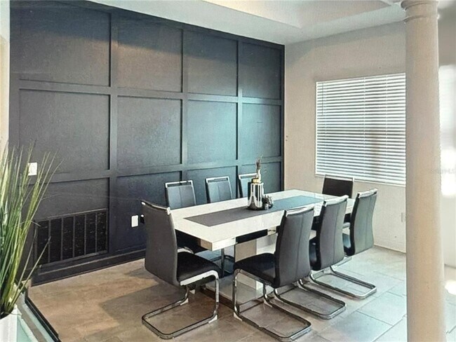 Building Photo - 8851 Fallen Oak Dr