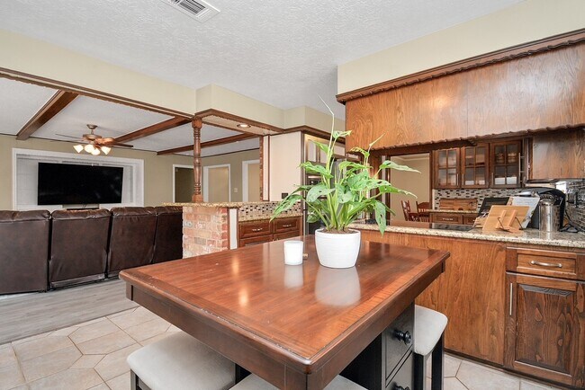 Building Photo - 9811 Rocktree Dr