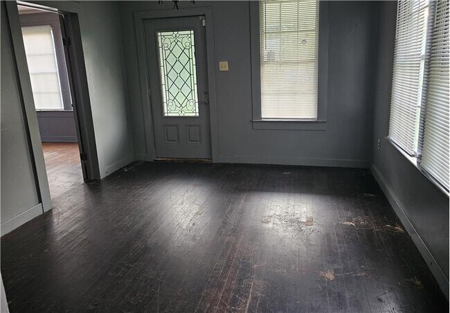 Building Photo - 3809 Geronimo St