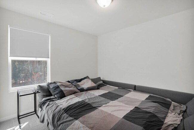 Building Photo - Bright & Welcoming 5-Bedroom Home in Richmond Hill, GA