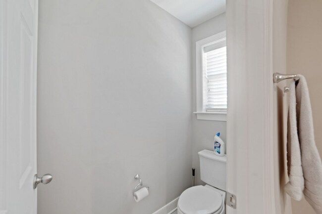 Building Photo - 503 Crown Park Ave