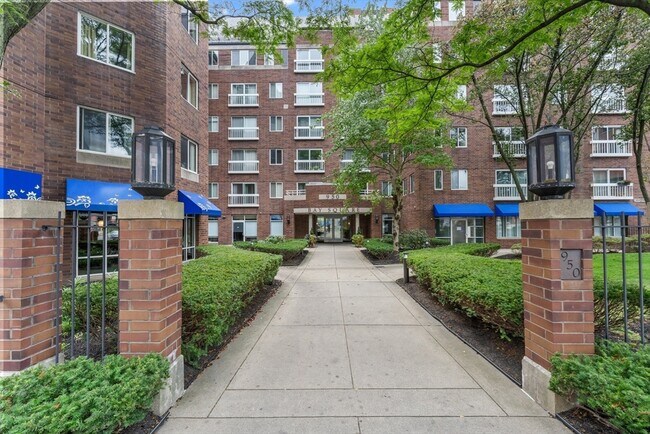 Building Photo - 950 Massachusetts Ave