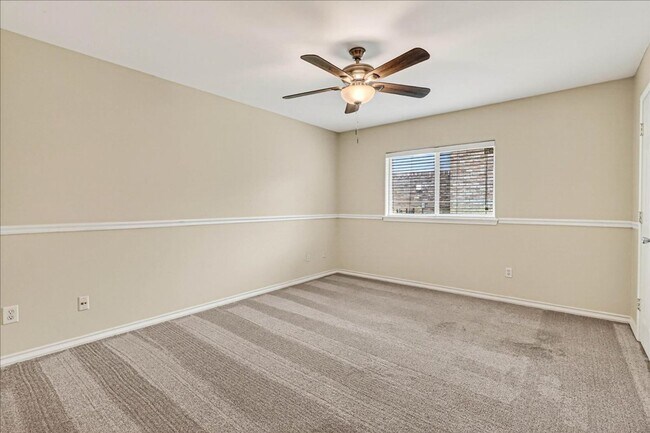 Building Photo - 6325 Oso Pkwy