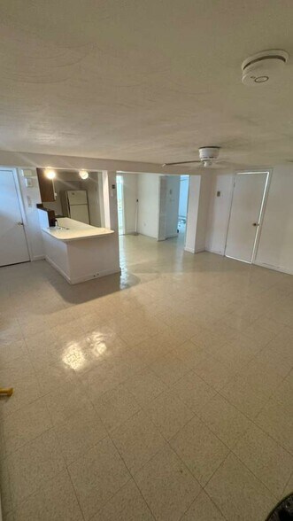 Building Photo - 120 Sigourney St