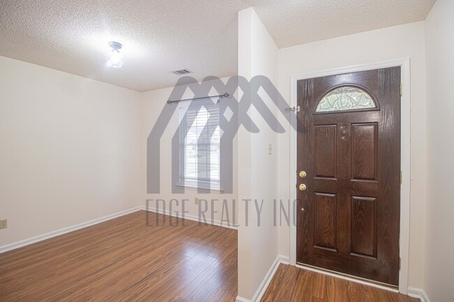 Building Photo - 148 Country Walk Cir