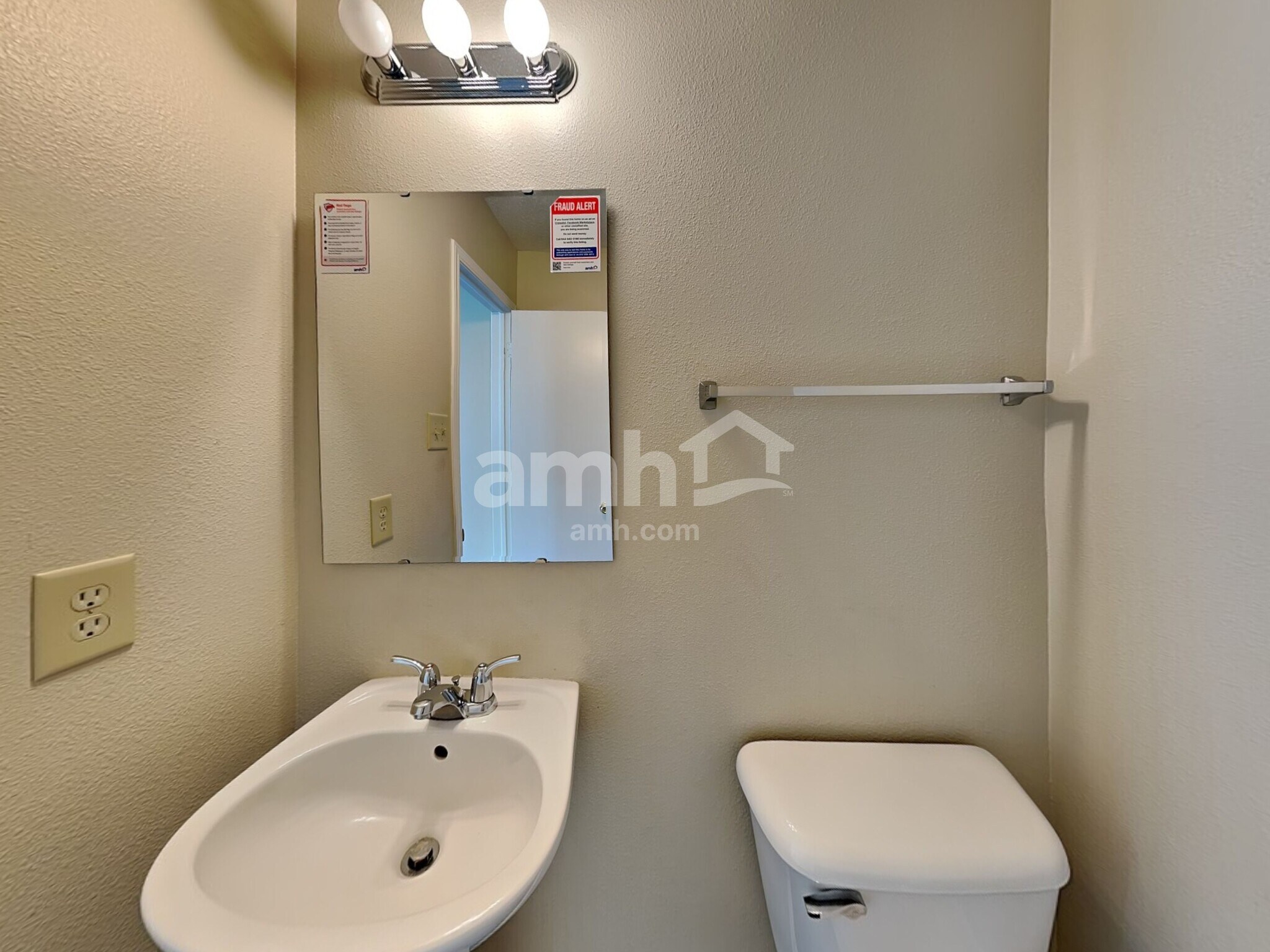 Building Photo - 1221 Redwood Dr