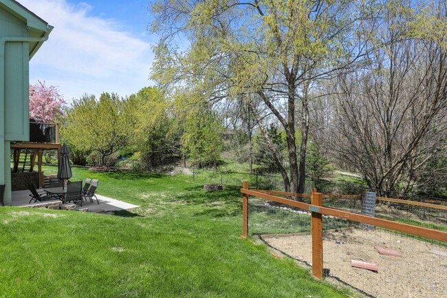 Building Photo - Stunning Raised Ranch | 4 Bedroom 3 Bathro...