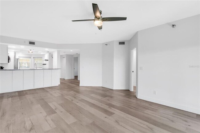 Building Photo - 1000 S Harbour Island Blvd