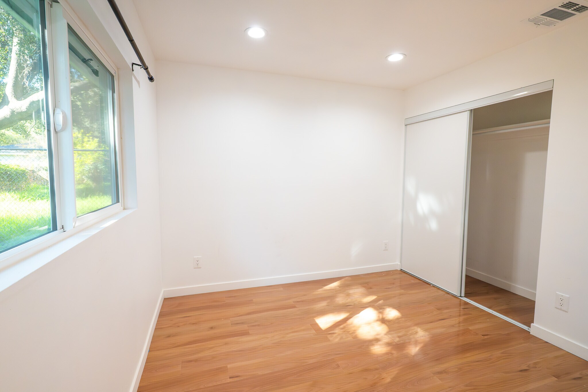 Building Photo - 270 E Penn St