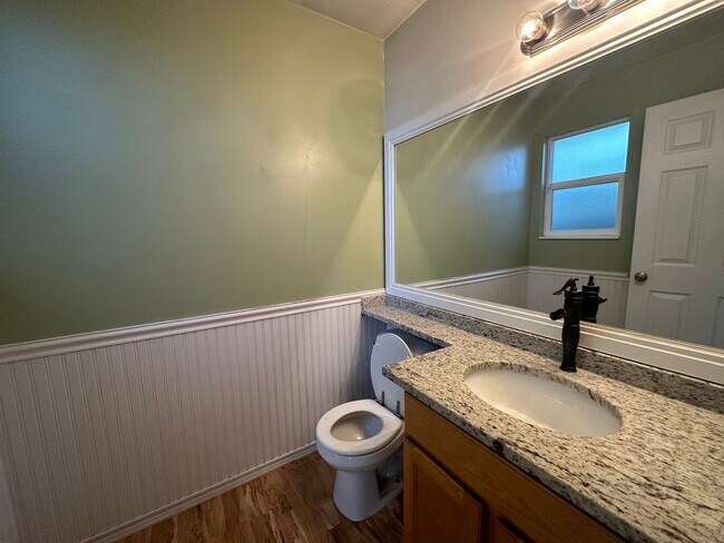 Building Photo - Beautiful 4 Bedroom Home in Layton!