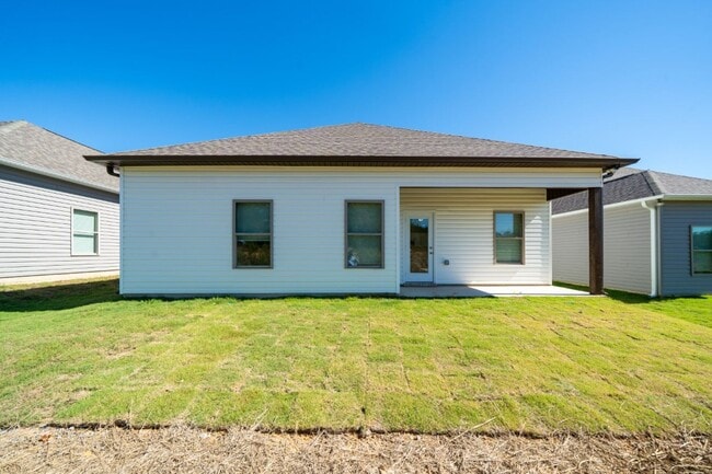 Building Photo - Move-In Ready 4 Bed, 2 Bath – Modern Upgrades & Appliances Included!