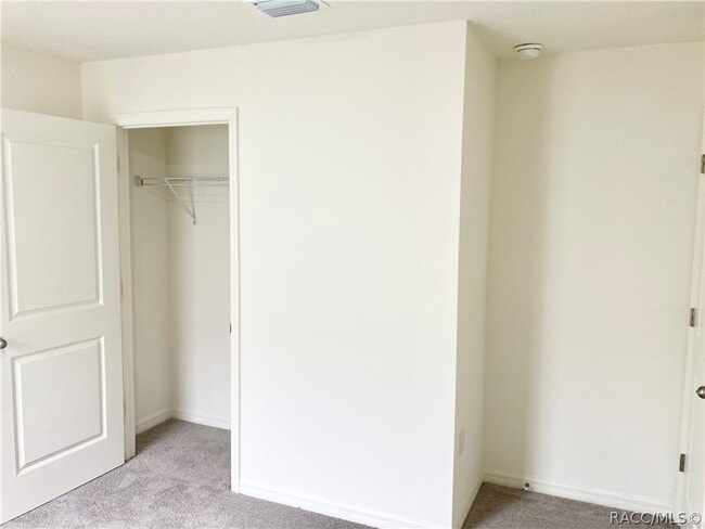 Building Photo - 614 W Fairways View Dr