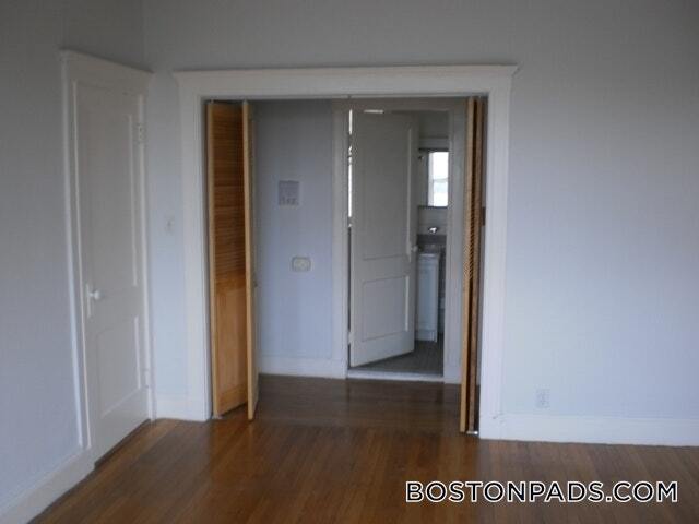 Building Photo - 137 Park Dr