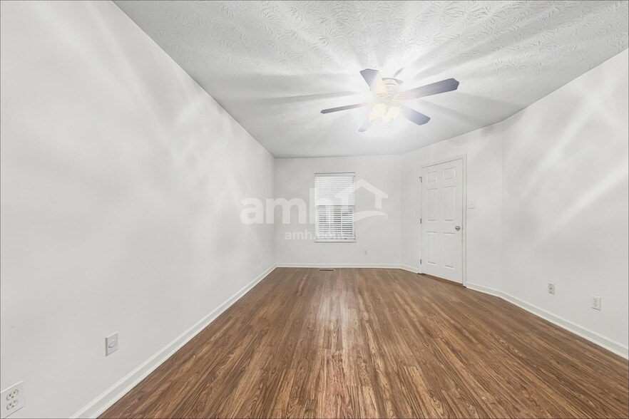 Building Photo - 5942 Katrina Ln