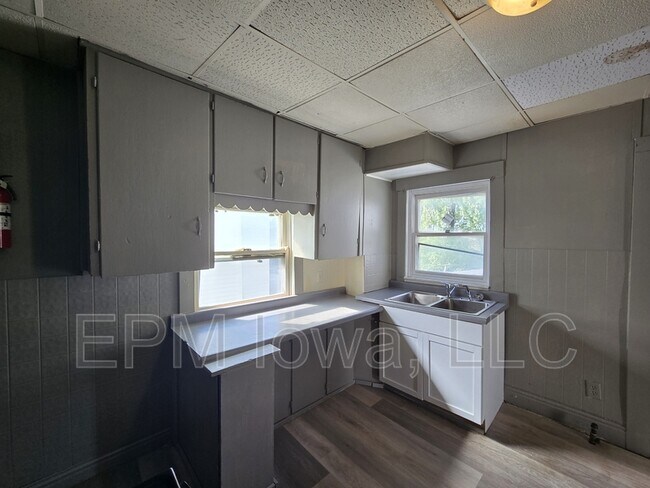 Building Photo - 211 Manson St
