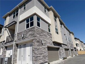 Building Photo - 3590 Indigo Privado