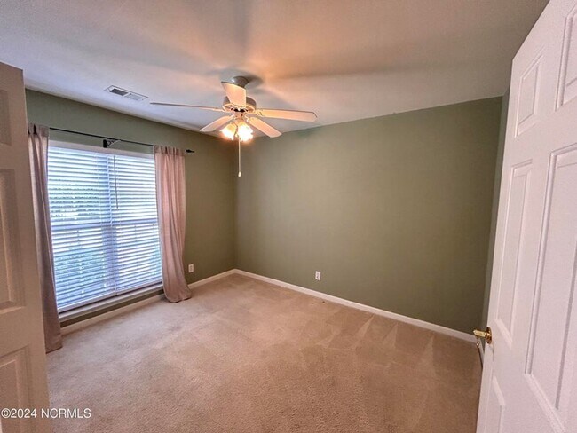 Building Photo - Beautiful brick home in sought-after Sandp...