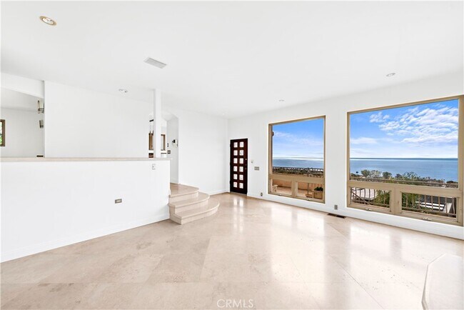 Building Photo - 1060 Skyline Dr