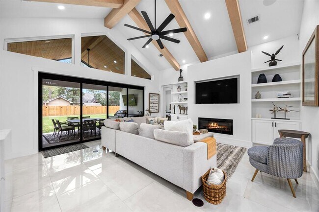 Building Photo - 32810 Oak Creek Dr