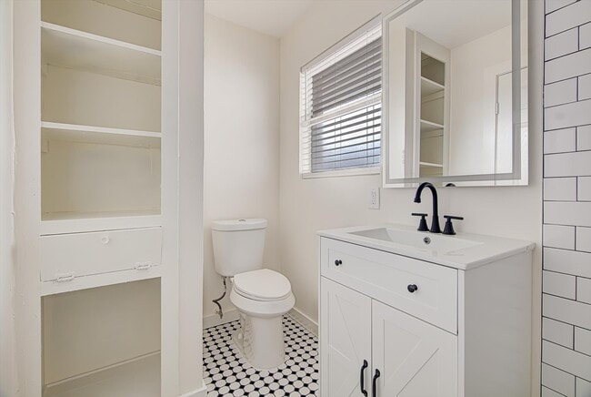 Building Photo - 1915 McDuffie St