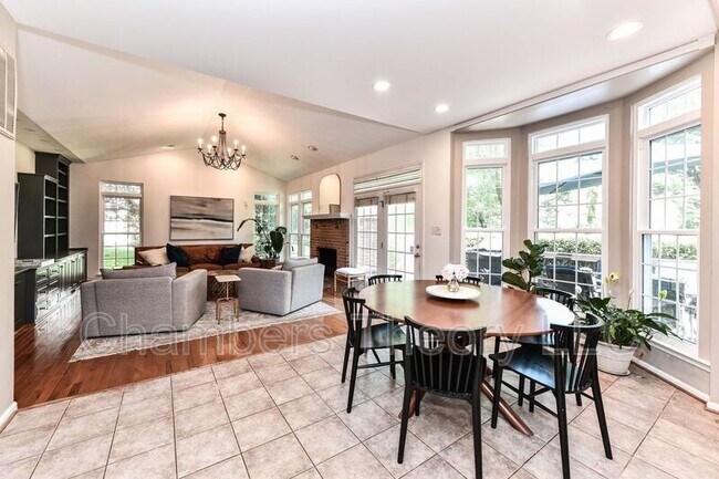 Building Photo - 641 Meade Dr SW