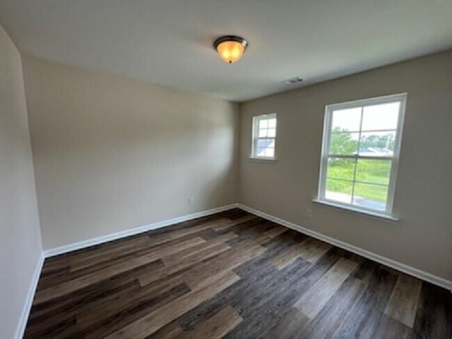 Building Photo - 119 Roswell Dr W
