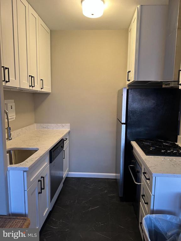 Building Photo - 522 21st St NW