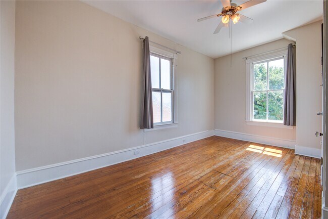 Building Photo - 1619 Ursuline St