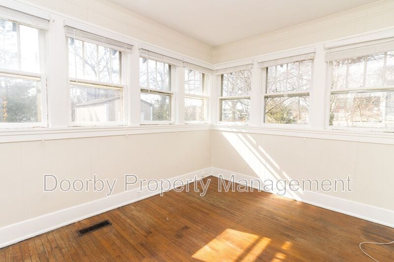 Building Photo - 2112 Duncan Ave