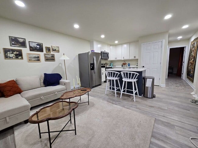 Building Photo - Fully Furnished Two Bedroom