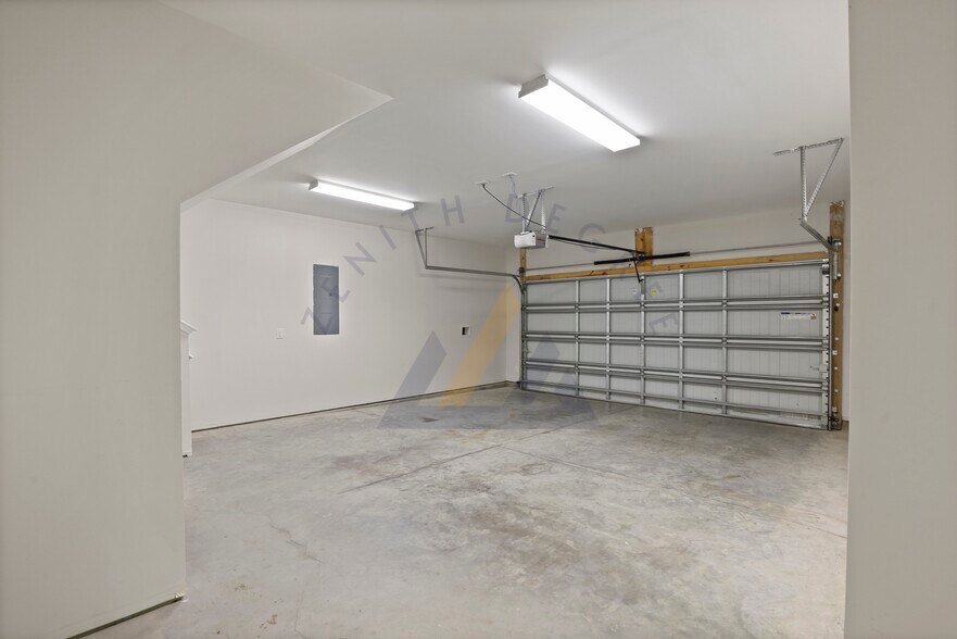 Building Photo - 1251 Northlake Blvd