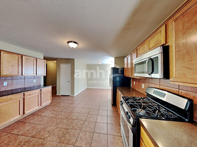 Building Photo - 7710 Eldergrove Ln