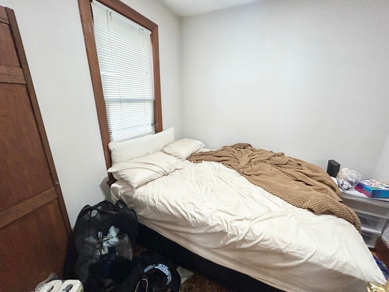 Building Photo - 1568 Tremont St