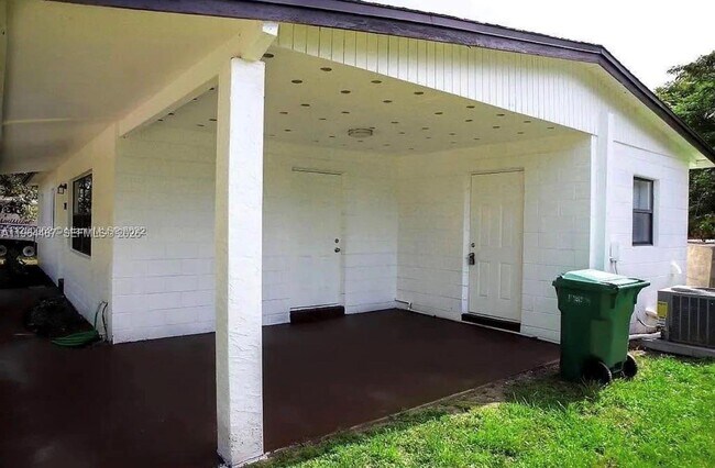 Building Photo - 212 N 41st St