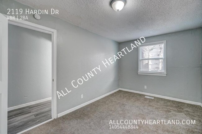 Building Photo - 2119 Hardin Dr