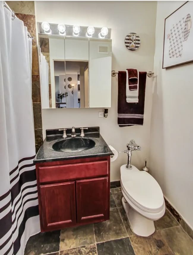 Building Photo - Goldcoast 1b1b Apartment Available