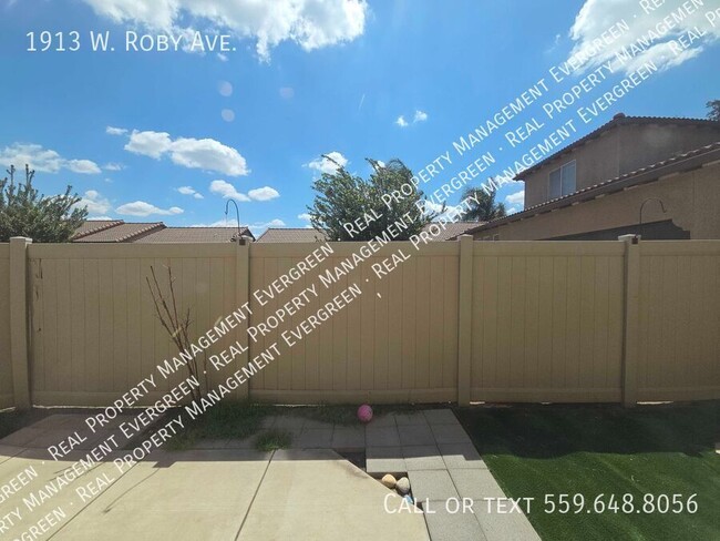 Building Photo - 1913 W Roby Ave