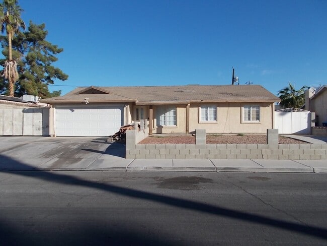 Primary Photo - Charming 3-Bedroom, 2-Bath Single-Story Ho...