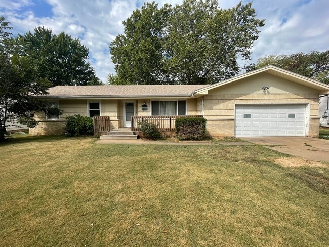 Primary Photo - Charming Springfield home off South Campbell