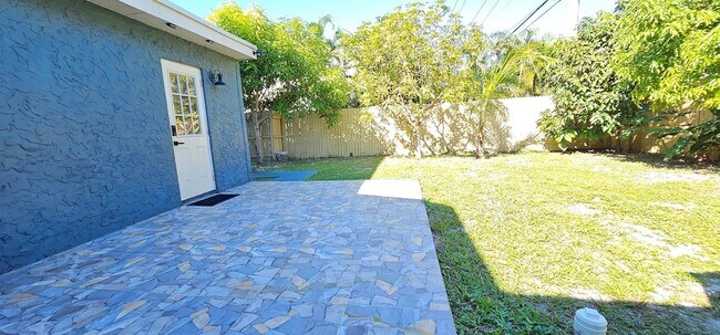 Building Photo - 3684 Pinehurst Dr