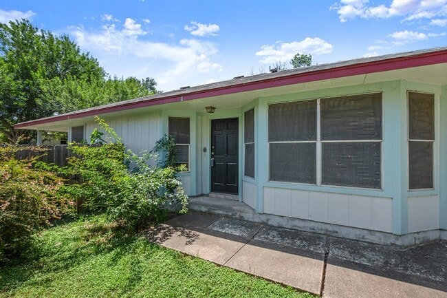 Building Photo - 8133 Tockington Way