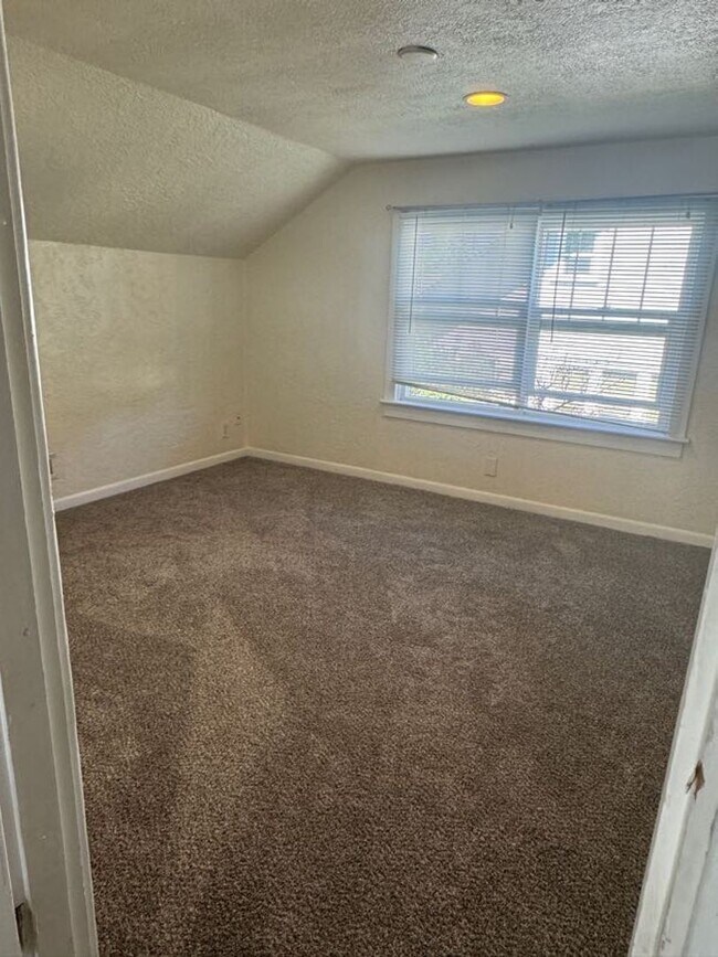 Building Photo - Charming 1920's Home with Large Backyard