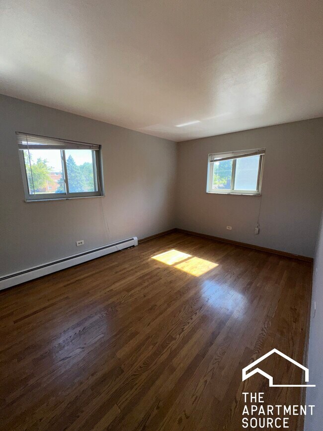 Building Photo - 1639 Oakwood Ave