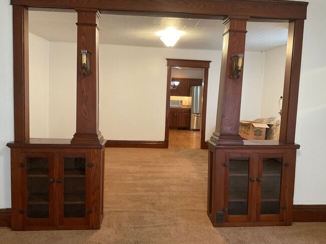 Building Photo - 112 W Main St